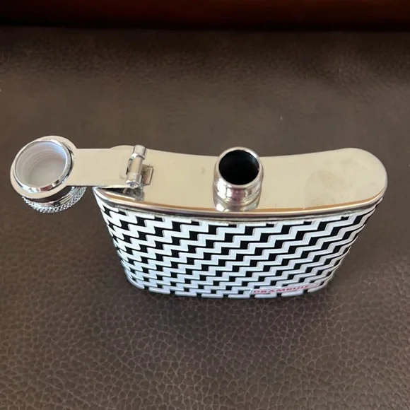 Drambuie 5oz Drink Flask Stainless Steel Zig Zag Decoration Screw Top - Picture 4 of 4